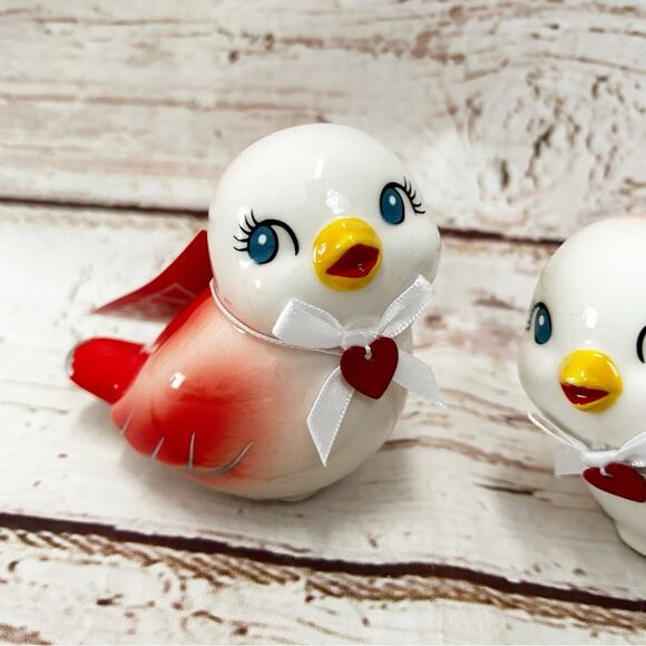 TARGET Valentines Day Retro Red and White Ceramic Love Birds Chicks - Picture 2 of 4